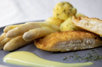 Haehnchen mit Spargel und Hollandaise 1 scaled