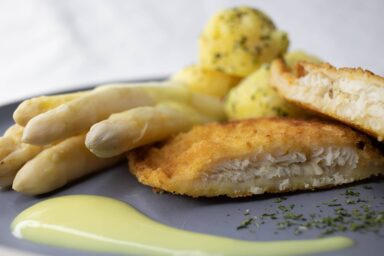 Haehnchen mit Spargel und Hollandaise 1 scaled