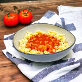 Spirelli mit lieblicher Tomatensosse und Jagdwurstwuerfel