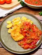 Letschoschnitzel mit Bratkartoffeln