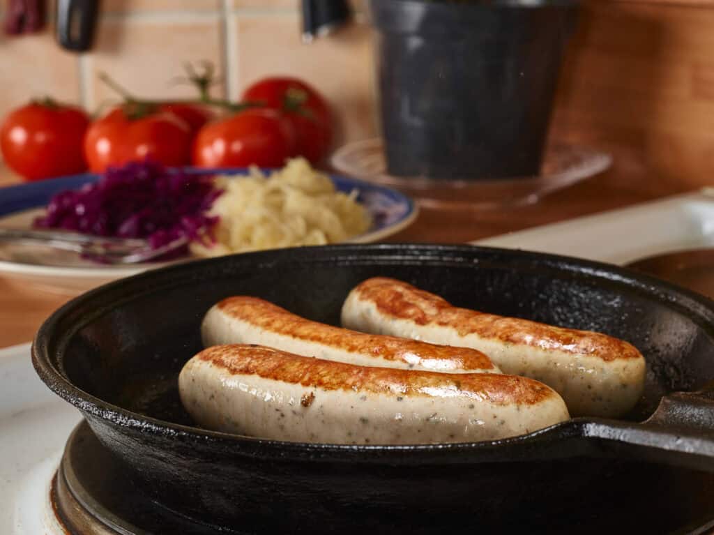 Bratwurst in der Pfanne