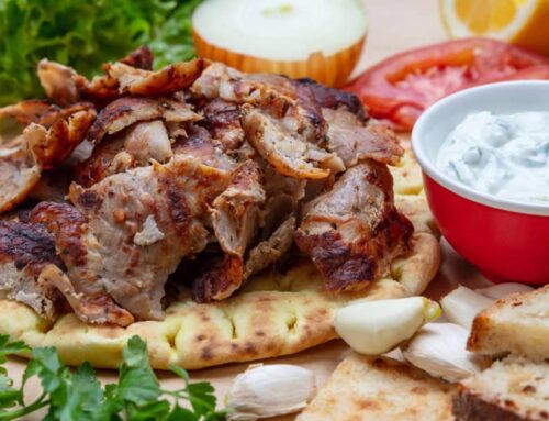 Rezept: Hähnchengyros mit Tsatsiki und Pita für 4 Personen