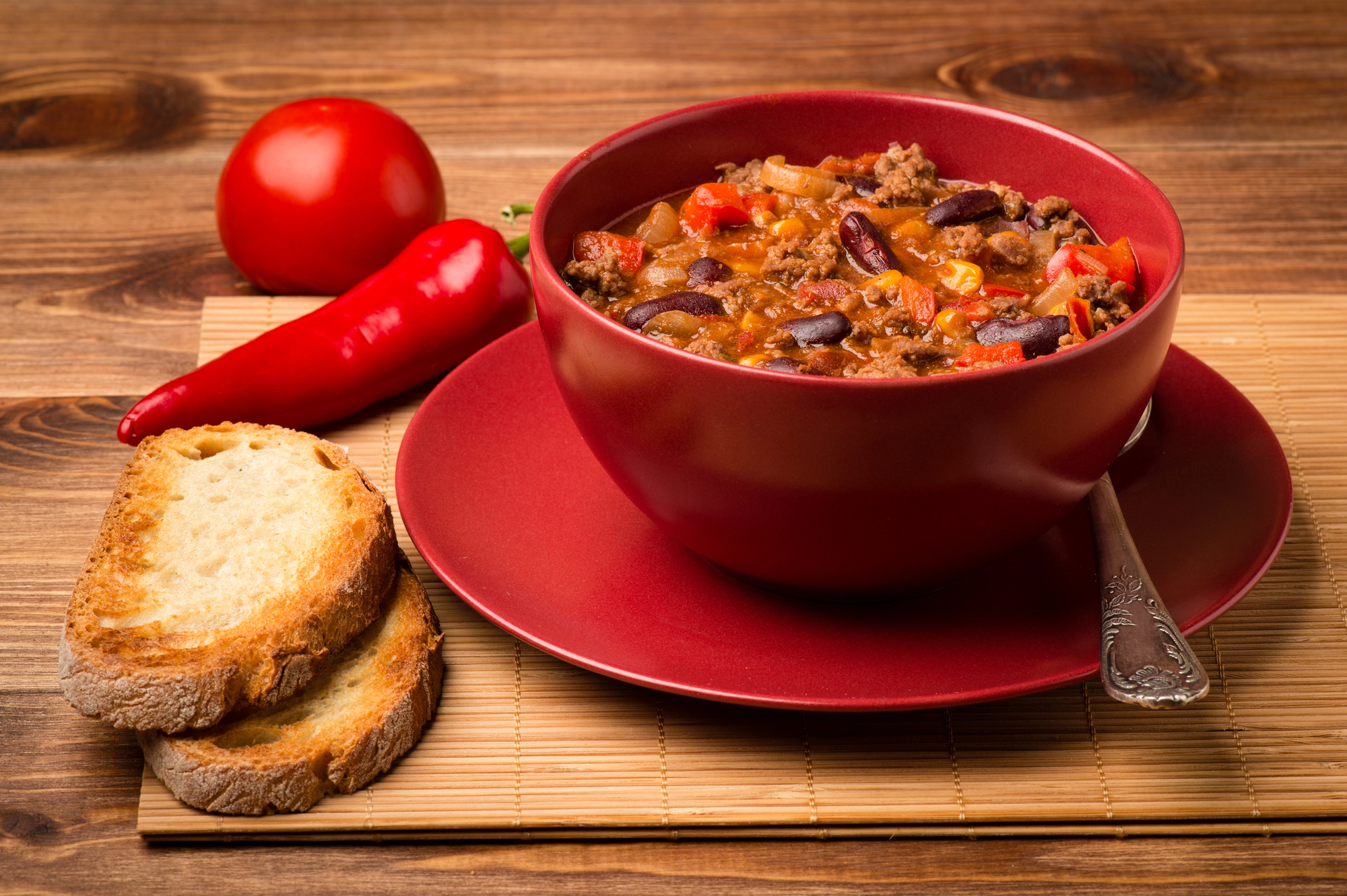 Chili con Carne serviert